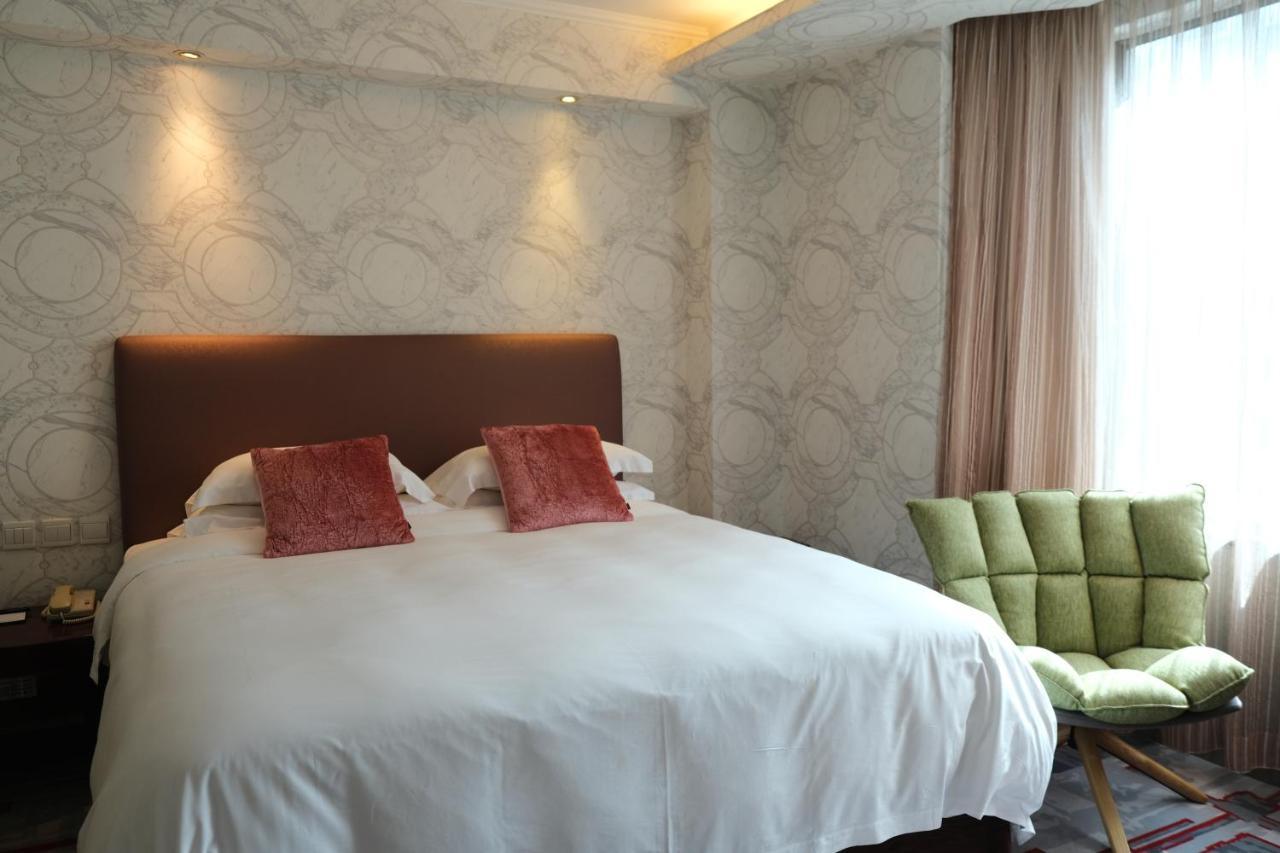 Wharney Hotel 4*