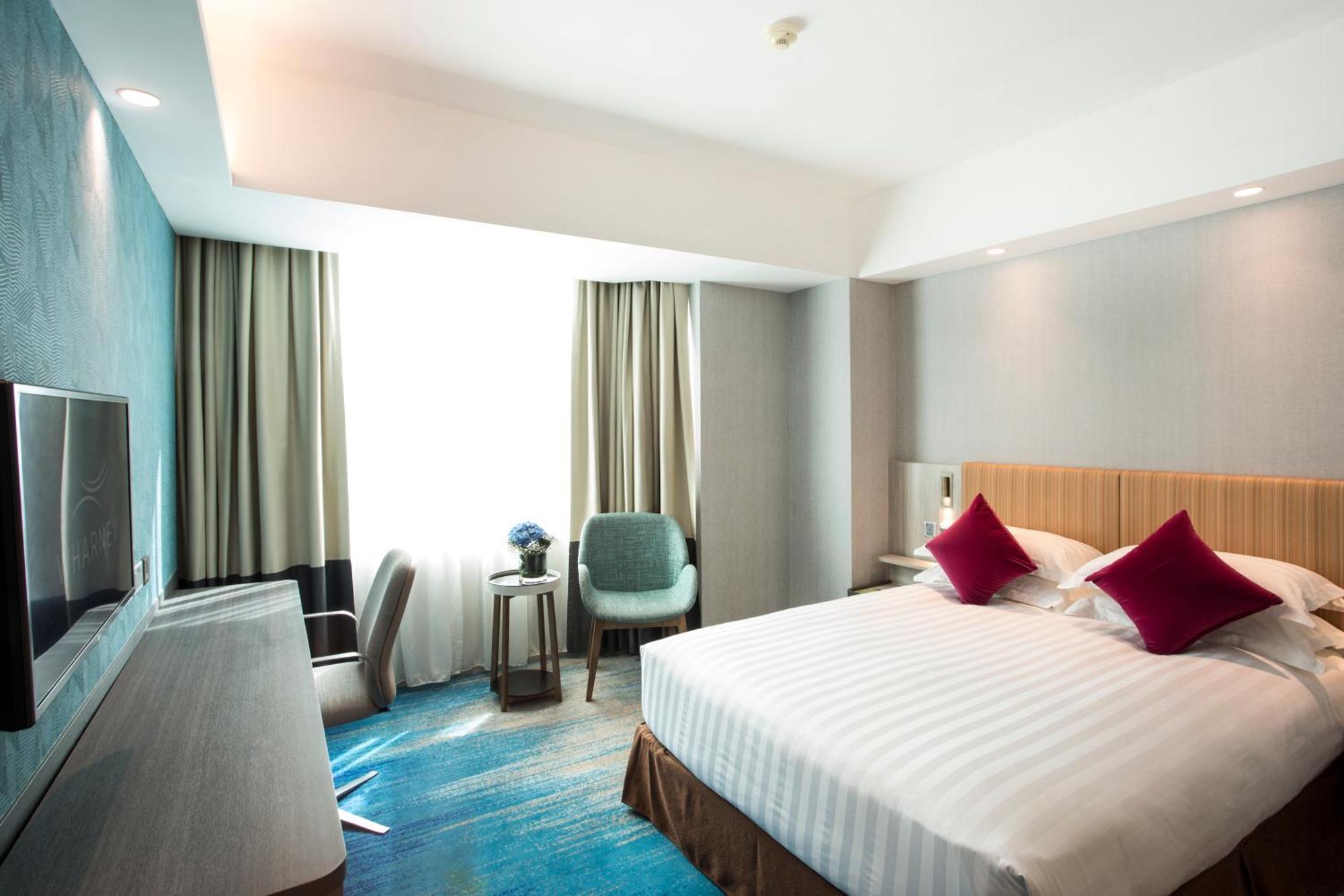 Wharney Hotel 4*